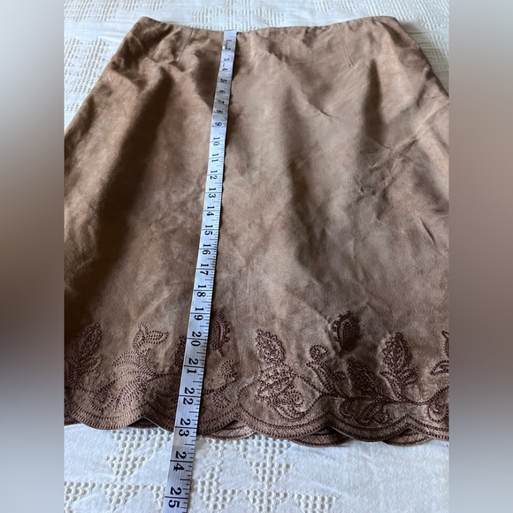 LORD & TAYLOR Vintage Tan Leather Scalloped Hem Embroidered Pencil Skirt Size 14 - Picture 8 of 12